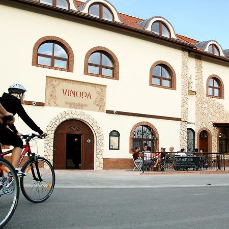 Hotel Vinopa Густопече Экстерьер фото