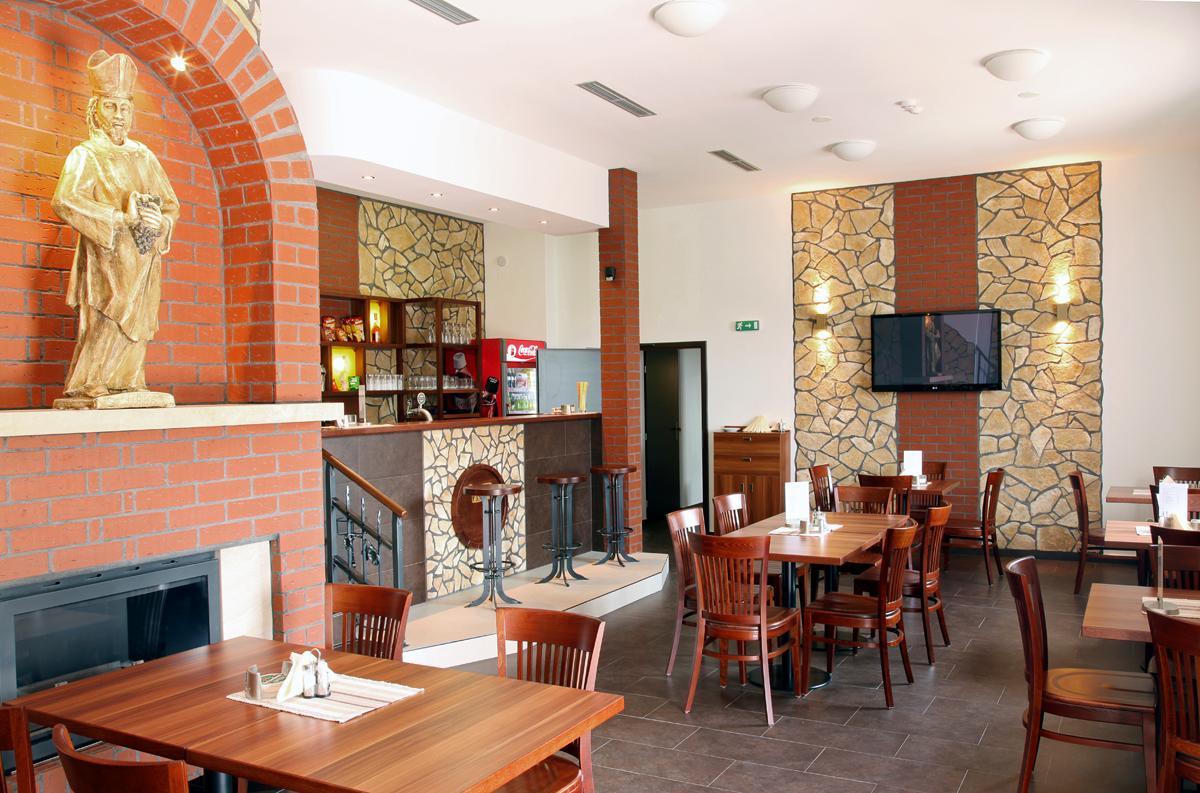 Hotel Vinopa Густопече Экстерьер фото