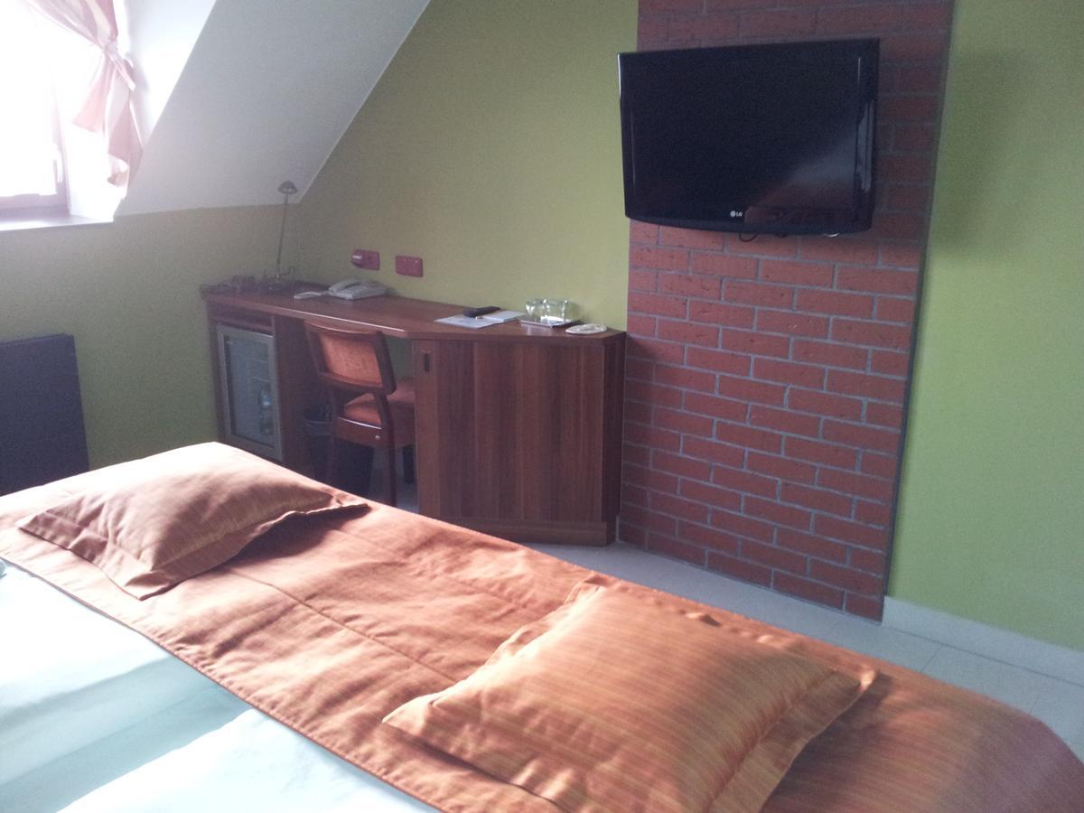 Hotel Vinopa Густопече Экстерьер фото