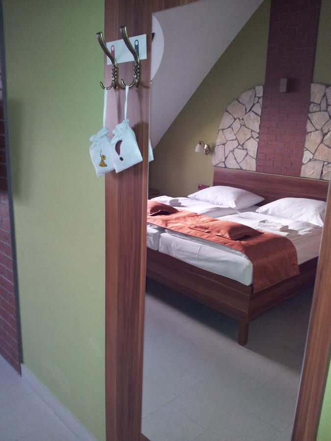Hotel Vinopa Густопече Экстерьер фото