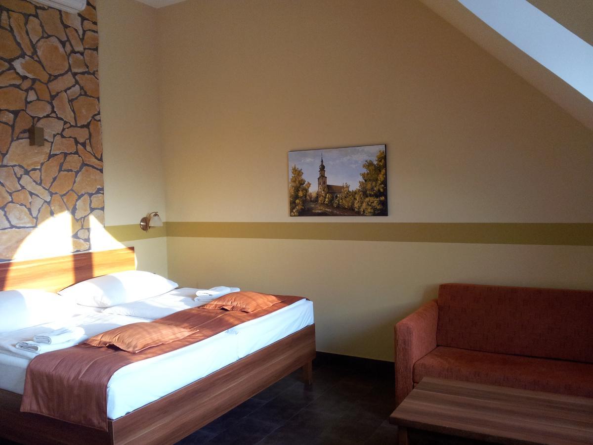Hotel Vinopa Густопече Экстерьер фото