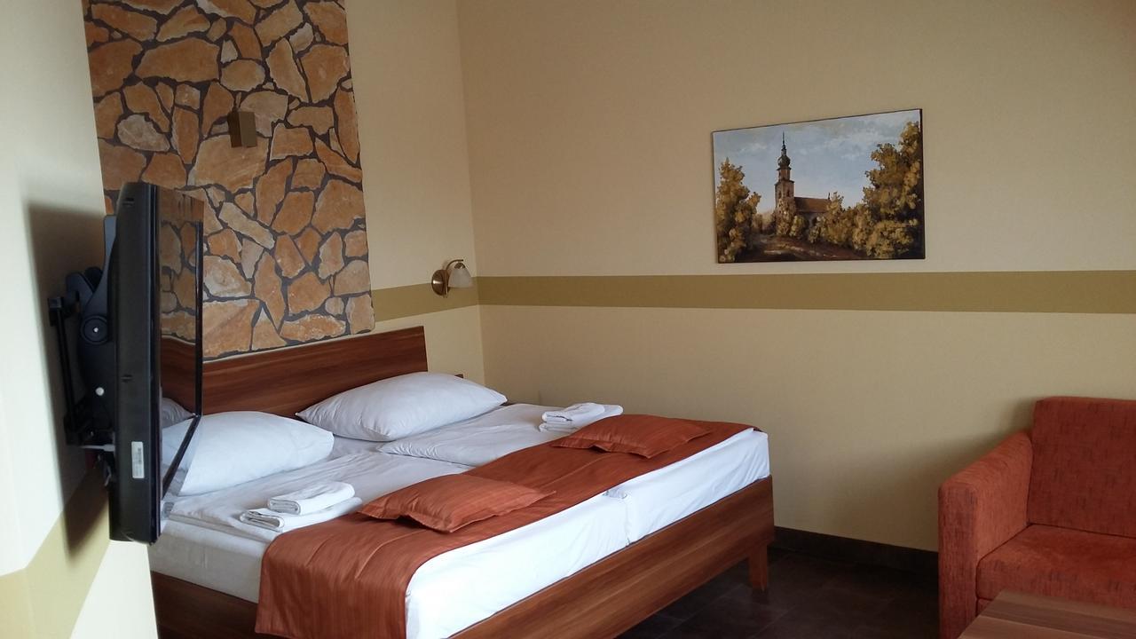 Hotel Vinopa Густопече Экстерьер фото