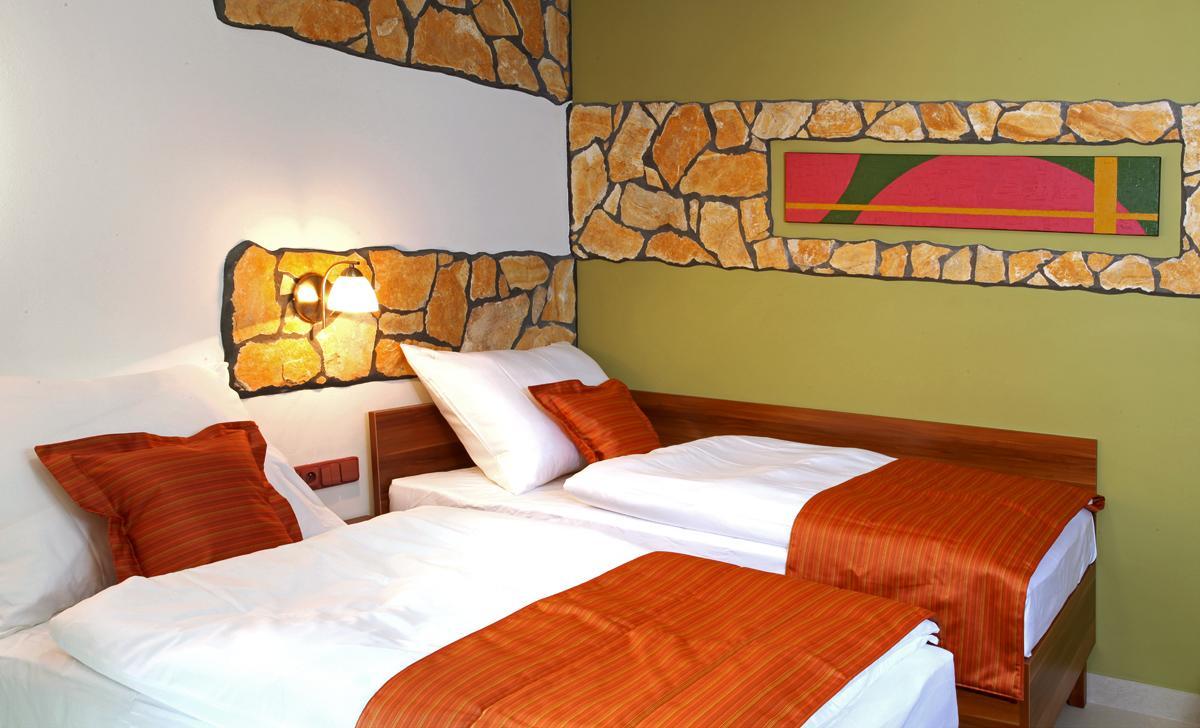 Hotel Vinopa Густопече Экстерьер фото